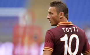 KIPRAH PEMAIN : Jika Totti Pensiun, AS Roma Siap Abadikan Nomor 10