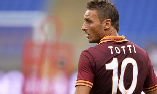 KIPRAH PEMAIN : Jika Totti Pensiun, AS Roma Siap Abadikan Nomor 10