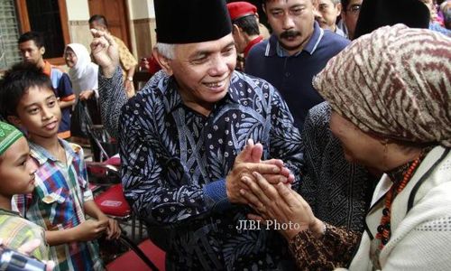 KASUS CENTURY :  Hatta: Tidak Perlu Ada Pemakzulan Boediono