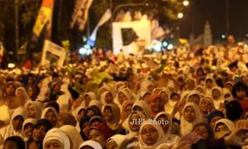 Warga Kerten Berselawat Hindarkan Solo dari Bahaya