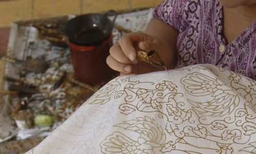 CAR FREE DAY SOLO : Putra Putri Solo Ajak Sinau Batik Bareng