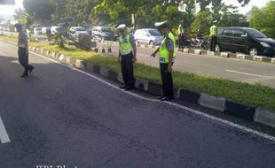 JALAN AMBLES : Ring Road Utara Ditutup untuk Semua Kendaraan