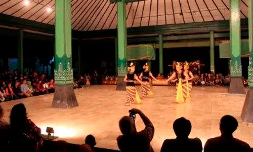 PENTAS TARI TRADISIONAL : Nemlikuran, 11 Tahun Langgengkan Tari Tradisional