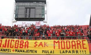 FOTO PERSIS SOLO VS PPSM MAGELANG : Panpel dan Manajemen Persis Dikritik