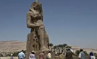 Arkeolog Luncurkan Lagi 2 Patung Raksasa Amenhotep