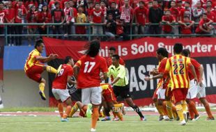 PERSIS SOLO VS PPSM MAGELANG : 3-0 Untuk Laskar Sambernyawa, Pertandingan Diwarnai Baku Hantam