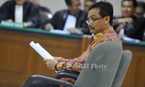 KASUS HAMBALANG : Sambil berdiri, Andi Mallarangeng Baca Sendiri Eksepsi 27 Halaman