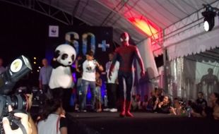 EARTH HOUR 2014 : Ada Spiderman saat Lampu Singapura Padam