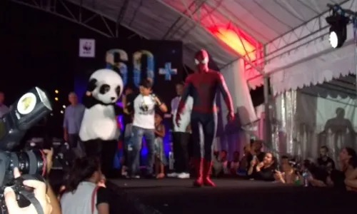 EARTH HOUR 2014 : Ada Spiderman saat Lampu Singapura Padam