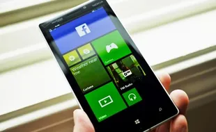 BURSA GADGET : Windows Phone Geser Popularitas Blackberry 