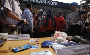 PEMBUNUHAN ADE SARA : Air Mata Syifa di tengah 43 Adegan Rekonstruksi