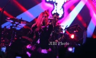 KONSER MUSIK : Avril ke Jakarta Jawab Rindu Little Black Star