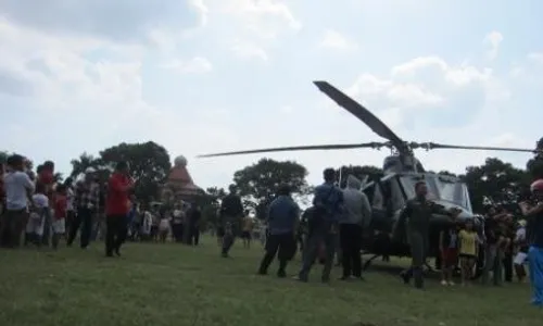 ALUTSISTA TNI : Helikopter Kopassus Grup 2 Kandang Menjangan Jadi Tontotan Warga