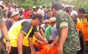 LONGSOR WONOGIRI : Korban Longsor Ditemukan Saling Berpelukan