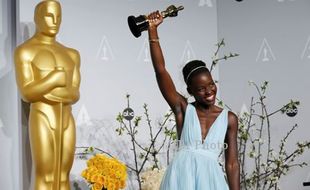 PIALA OSCAR 2014 : Lupita Nyong'o Raih Penghargaan Aktris Pendukung Terbaik