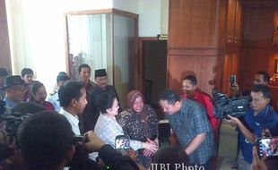 ISU RISMA MUNDUR : Soal Pesan Mega, Ini Jawaban Risma dan Whisnu 