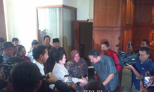 ISU RISMA MUNDUR : Jokowi: Ada yang "Menggoreng" Isu Risma