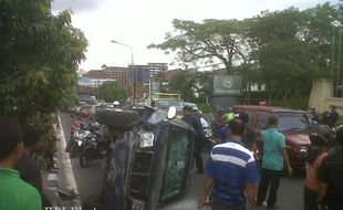 Ada Mobil Terguling, Jalan Solo Jogja sempat Macet