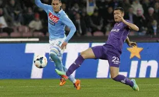 NAPOLI VS FIORENTINA, 0-1 : 10 Pemain Partenopei Menyerah dari Pasukan La Viola