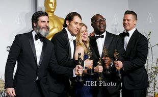 FILM BARU : Terbaik Oscar, 12 Years a Slave Gagal Pukau Solo