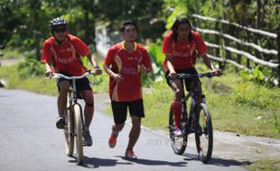 FOTO PERSIS SOLO : Naik sepeda