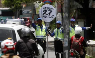 FOTO LOMBA MODUL SEJARAH : Mendengarkan Penjelasan