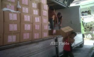 LOGISTIK PEMILU : Ribuan Surat Suara Rusak Disortir Ulang