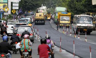 PERBAIKAN INFRASTRUKTUR : Gubernur: Perbaikan Jalan Bukan untuk Lebaran