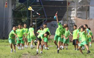 FOTO KEGIATAN SEKOLAH : Olah raga lempar turbo 