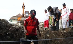 RUDY MUNDUR DARI KETUM PDIP SOLO : PDIP Sragen: Alasan Rudy Tak Kuat