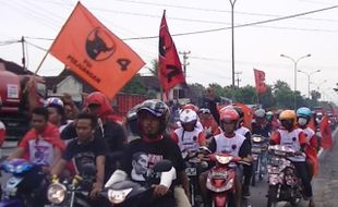 FOTO PEMILU 2014 : Memenuhi Ruas Jalan