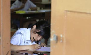 PENGUMUMAN UN SMA 2014 : Kelulusan UN SMA di Jateng 99,94%