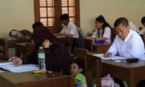 Ikut Ujian Berbasis Komputer, Warga Belajar di PKBM Kesulitan Latihan