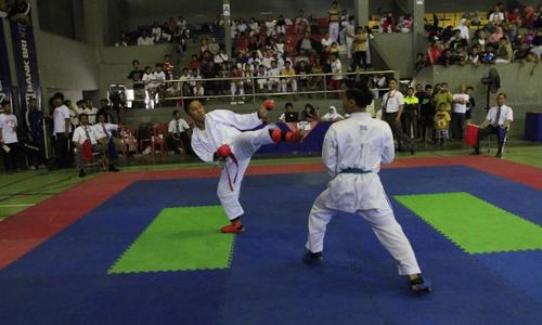 KEJUARAAN KARATE : 4 Negara Adu Tanding di Solo