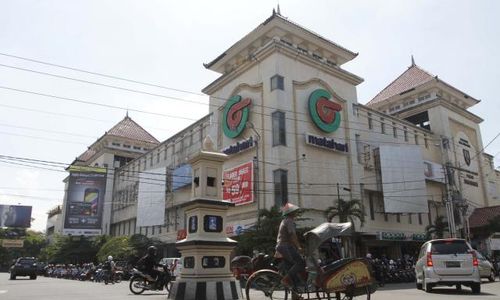 PERPARKIRAN SOLO : Parkir Valet Jl. Gatot Subroto dan Jl. Dr. Radjiman Ditunda