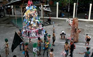 FOTO HARI BUMI : Diet Sampah Plastik