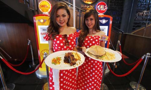 FOTO LAUNCHING DOUBLE DECKER RESTAURANT : Makanan Khas Amerika