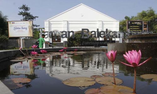 FOTO TAMAN BALEKAMBANG : Pintu Utara Taman Balekambang