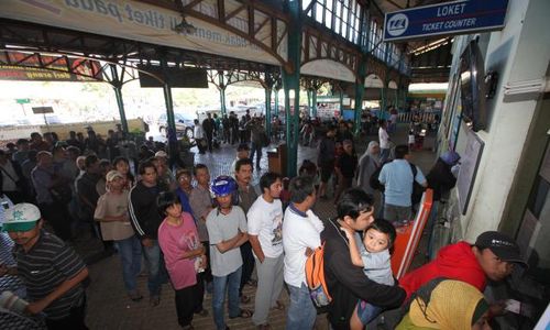 TIKET KERETA LEBARAN : PT KAI Banting Harga Tiket Komersial