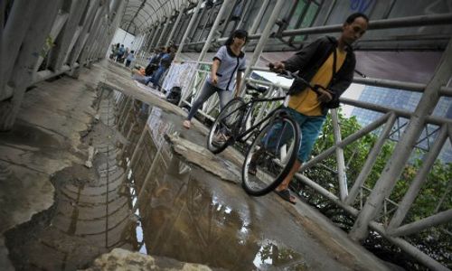 FOTO FASILITAS UMUM : Menghindari genangan air 