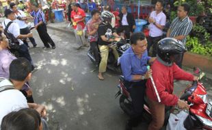 FOTO GANGGUAN KEAMANAN : 20 Adegan Kasus Jamu Dinda Direkonstruksi