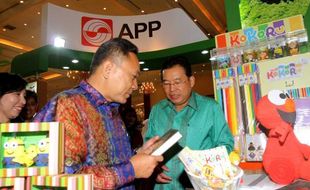 FOTO INDOGREEN FORESTRY EXPO 2014 : Menteri Kehutanan di Stan Sinar Mas