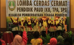 FOTO LOMBA PENGAJAR PAUD : Pengajar PAUD Lomba Yel-Yel