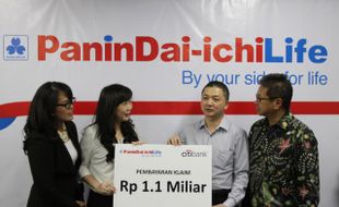 FOTO PANINLIFE : Panin Dai-Ichi Life Serahkan Klaim Rp1,1 M