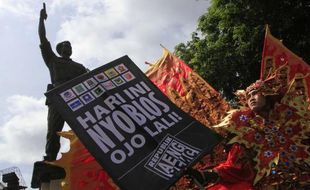 FOTO PEMILU 2014 : Solo Batik Carnival Ingatkan Coblosan