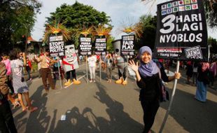 FOTO PEMILU 2014 : Warga Solo Kampanyekan Pemilu Bersih