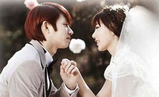 K-POP : Romantisnya Heechul Suju dan Guo Xue Fu Berciuman di WGM