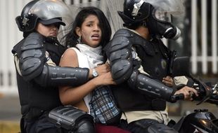 Warga Venezuela Posting Foto Telanjang di Twitter Protes Aksi Brutal Polisi