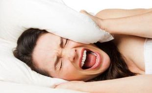 INFO MEDIS : Wah, Smartphone Tingkatkan Insomnia, Tambah Risiko Stroke