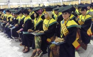 WISUDA SARJANA : UNS Luluskan 1.440 Mahasiswa